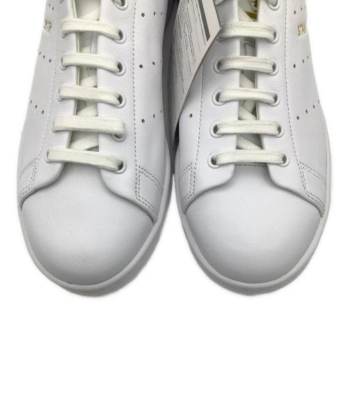 adidas（アディダス）adidas (アディダス) スニーカー ホワイト サイズ:25の古着・服飾アイテム
