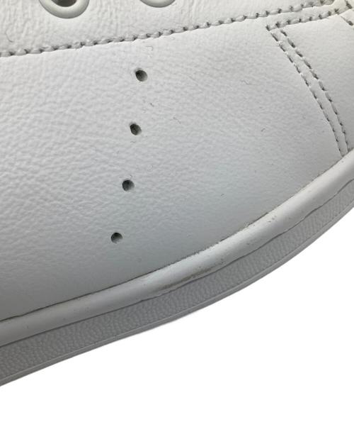 adidas（アディダス）adidas (アディダス) スニーカー ホワイト サイズ:25の古着・服飾アイテム