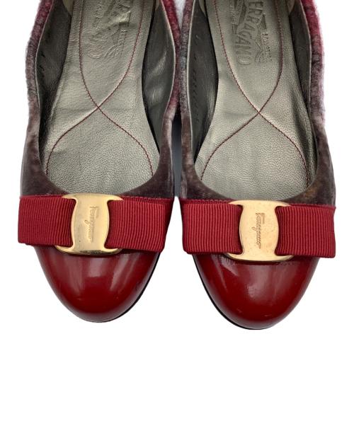 Salvatore Ferragamo（サルヴァトーレ フェラガモ）Salvatore Ferragamo (サルヴァトーレ フェラガモ) フラットパンプス レッド サイズ:5 1/2 Cの古着・服飾アイテム