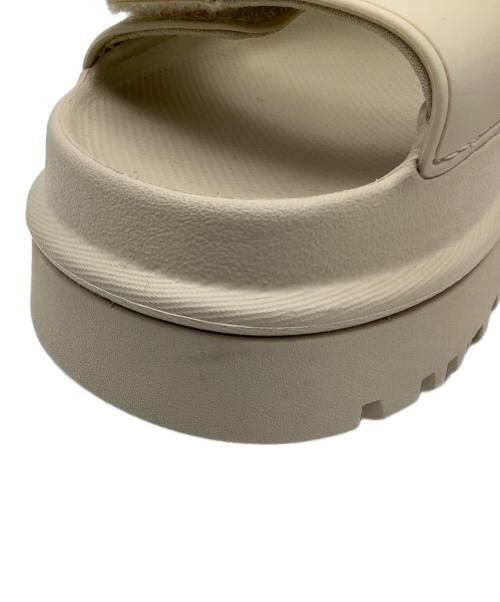 UGG（アグ）UGG (アグ) サンダル ベージュ サイズ:23の古着・服飾アイテム