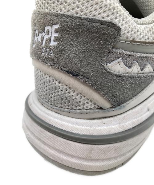 A BATHING APE（ア ベイシング エイプ）A BATHING APE (ア ベイシング エイプ) スニーカー ホワイト×グレー サイズ:26.5の古着・服飾アイテム