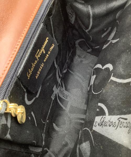 Salvatore Ferragamo（サルヴァトーレ フェラガモ）Salvatore Ferragamo (サルヴァトーレ フェラガモ) ショルダーバッグ ブラウン サイズ:−の古着・服飾アイテム
