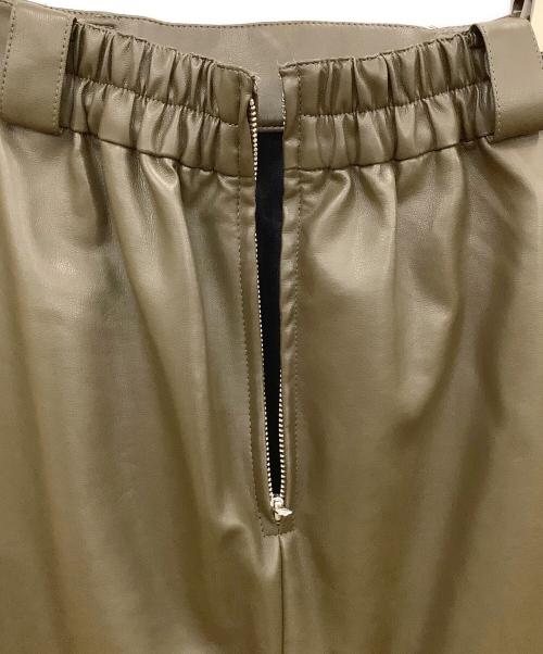 pinue（ピヌエ）pinue (ピヌエ) フェイクレザースカート ベージュ サイズ:Fの古着・服飾アイテム