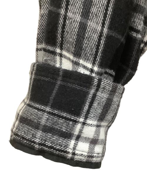 X-LARGE（エクストララージ）X-LARGE (エクストララージ) 長袖シャツ ホワイト×ブラック サイズ:Mの古着・服飾アイテム