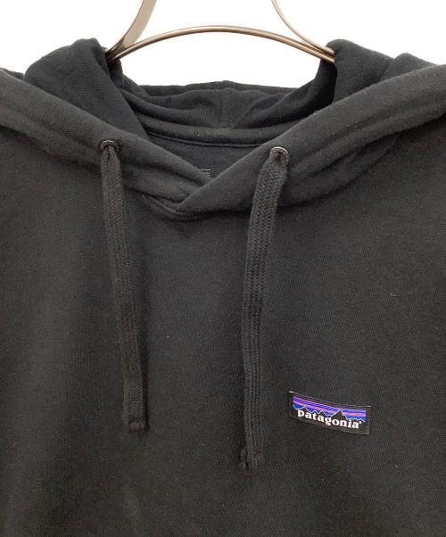 Patagonia（パタゴニア）Patagonia (パタゴニア) P-6 Label Uprisal Hoody ブラック サイズ:Mの古着・服飾アイテム