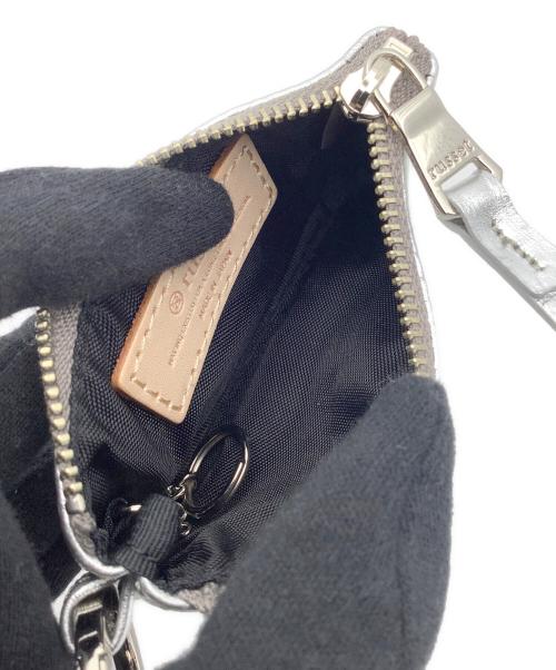 russet（ラシット）russet (ラシット) カラビナ付きソフトレザーマルチケース シルバー サイズ:−の古着・服飾アイテム