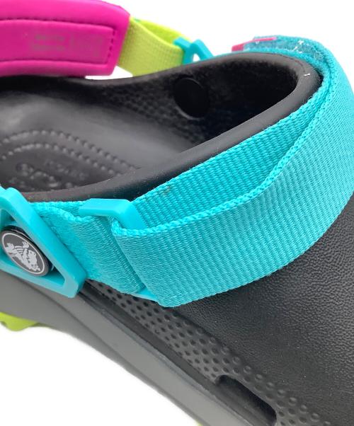 crocs（クロックス）crocs (クロックス) 厚底サンダル ブラック×イエロー サイズ:m5/w7の古着・服飾アイテム