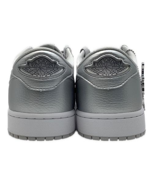 NIKE（ナイキ）NIKE (ナイキ) スニーカー ホワイト×シルバー サイズ:28の古着・服飾アイテム