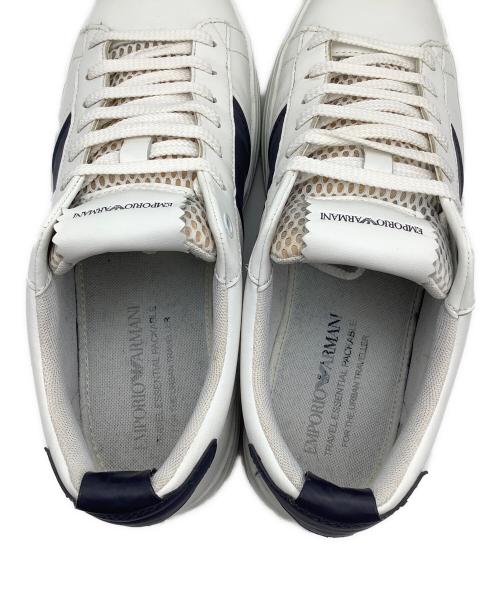 EMPORIO ARMANI（エンポリオアルマーニ）EMPORIO ARMANI (エンポリオアルマーニ) ローカットスニーカー ネイビー×ホワイト サイズ:UK8の古着・服飾アイテム