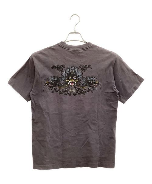 stussy（ステューシー）stussy (ステューシー) ドラゴンプリントTシャツ グレー サイズ:Mの古着・服飾アイテム