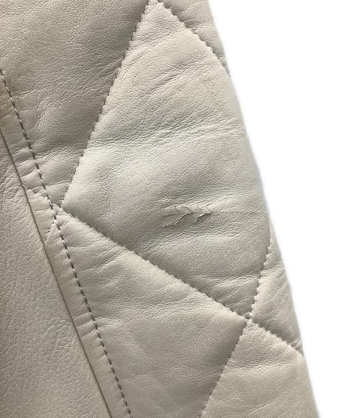 1piu1uguale3（ウノピュウノウグァーレトレ）1piu1uguale3 (ウノピュウノウグァーレトレ) スタジャン ブラック×ベージュ サイズ:Vの古着・服飾アイテム