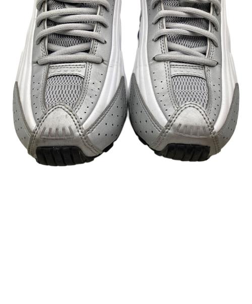 NIKE（ナイキ）NIKE (ナイキ) Shox R4 グレー×ホワイト サイズ:26.5の古着・服飾アイテム