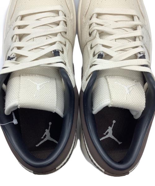 NIKE（ナイキ）NIKE (ナイキ) ローカットスニーカー ホワイト×ブラウン サイズ:27.5の古着・服飾アイテム