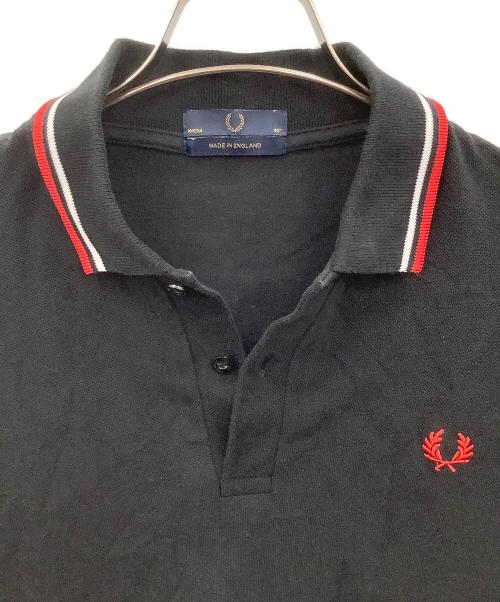 FRED PERRY（フレッドペリー）FRED PERRY (フレッドペリー) ポロシャツ ブラック×レッド サイズ:40の古着・服飾アイテム