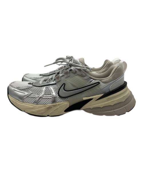 NIKE（ナイキ）NIKE (ナイキ) V2K Run グレー×ホワイト サイズ:27の古着・服飾アイテム