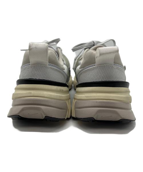 NIKE（ナイキ）NIKE (ナイキ) V2K Run グレー×ホワイト サイズ:27の古着・服飾アイテム