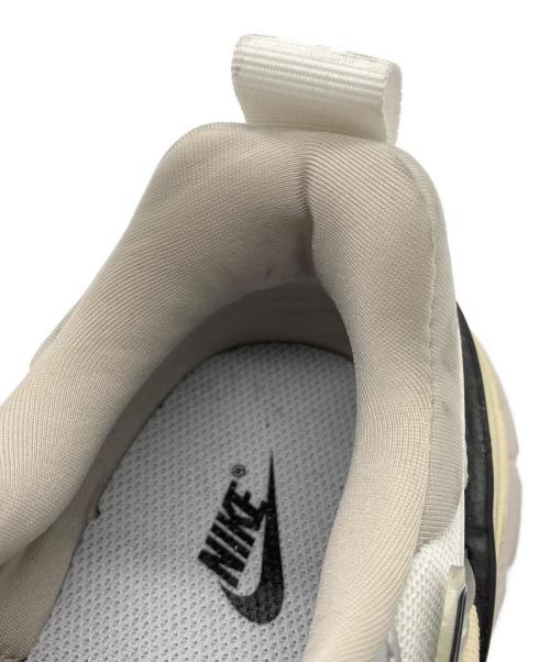 NIKE（ナイキ）NIKE (ナイキ) V2K Run グレー×ホワイト サイズ:27の古着・服飾アイテム