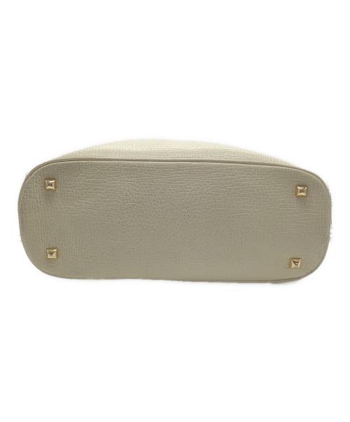 LOEWE（ロエベ）LOEWE (ロエベ) ショルダーバッグ アイボリー サイズ:−の古着・服飾アイテム