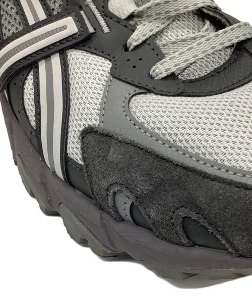 asics（アシックス）asics (アシックス) ローカットスニーカー グレー サイズ:28の古着・服飾アイテム