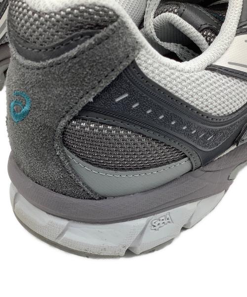 asics（アシックス）asics (アシックス) ローカットスニーカー グレー サイズ:28の古着・服飾アイテム