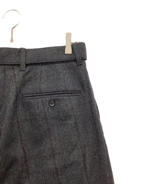 ssstein（シュタイン）ssstein (シュタイン) BELTED WIDE STRAIGHT TROUSERS グレー サイズ:Sの古着・服飾アイテム