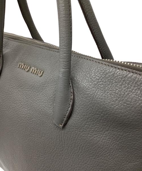 MIU MIU（ミュウミュウ）MIU MIU (ミュウミュウ) 2WAYバッグ グレーの古着・服飾アイテム