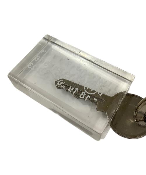 Maison Margiela（メゾンマルジェラ）Maison Margiela (メゾンマルジェラ) レジン メタル カレンダー キーリング キーホルダー クリアの古着・服飾アイテム