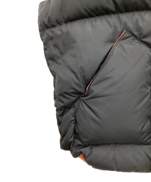 RockyMountainFeatherBed（ロッキーマウンテンフェザーベッド）RockyMountainFeatherBed (ロッキーマウンテンフェザーベッド) BEAMS (ビームス) ダウンベスト オレンジ×ブラック サイズ:38の古着・服飾アイテム