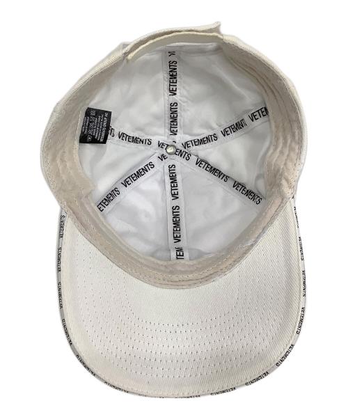 VETEMENTS（ヴェトモン）VETEMENTS (ヴェトモン) HAUTE COUTURE CAP ホワイトの古着・服飾アイテム