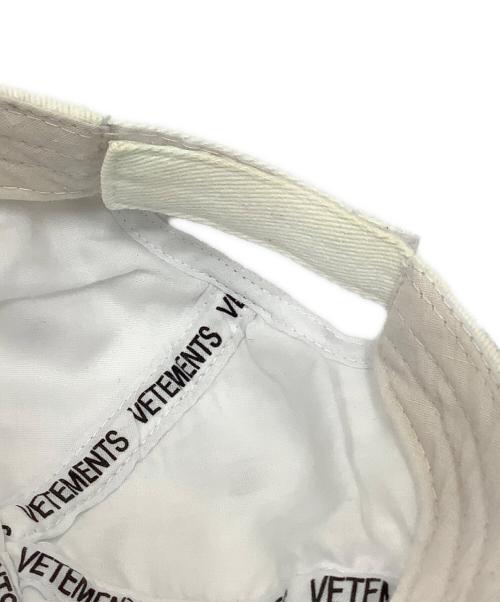 VETEMENTS（ヴェトモン）VETEMENTS (ヴェトモン) HAUTE COUTURE CAP ホワイトの古着・服飾アイテム
