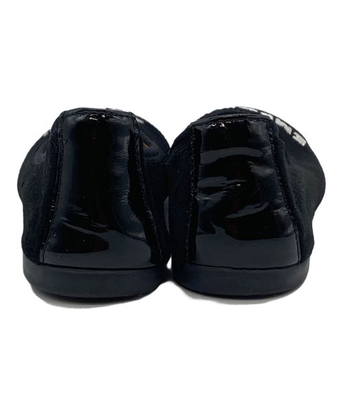 EMPORIO ARMANI（エンポリオアルマーニ）EMPORIO ARMANI (エンポリオアルマーニ) ベルベット フラットシューズ ブラック サイズ:EU 33の古着・服飾アイテム