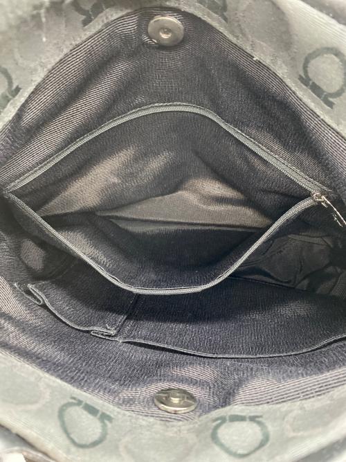 Salvatore Ferragamo（サルヴァトーレ フェラガモ）Salvatore Ferragamo (サルヴァトーレ フェラガモ) ショルダーバッグ ブラックの古着・服飾アイテム