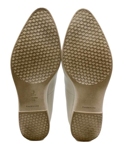 卑弥呼（ヒミコ）卑弥呼 (ヒミコ) 軽量タッセルローファー ホワイト サイズ:25cmの古着・服飾アイテム