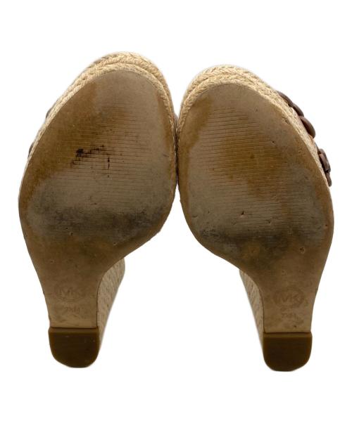 MICHAEL KORS（マイケル・コース）MICHAEL KORS (マイケルコース) フラワーモチーフ ジュートウェッジサンダル コッパー サイズ:7.5の古着・服飾アイテム