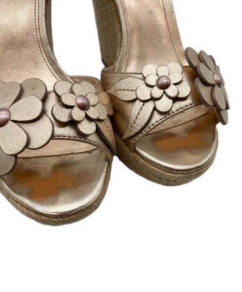 MICHAEL KORS（マイケル・コース）MICHAEL KORS (マイケルコース) フラワーモチーフ ジュートウェッジサンダル コッパー サイズ:7.5の古着・服飾アイテム