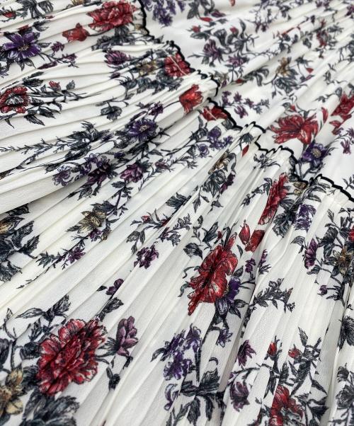 Snidel（スナイデル）Snidel (スナイデル) ウエストシャーリングプリーツワンピース ホワイト サイズ:SIZE 00の古着・服飾アイテム