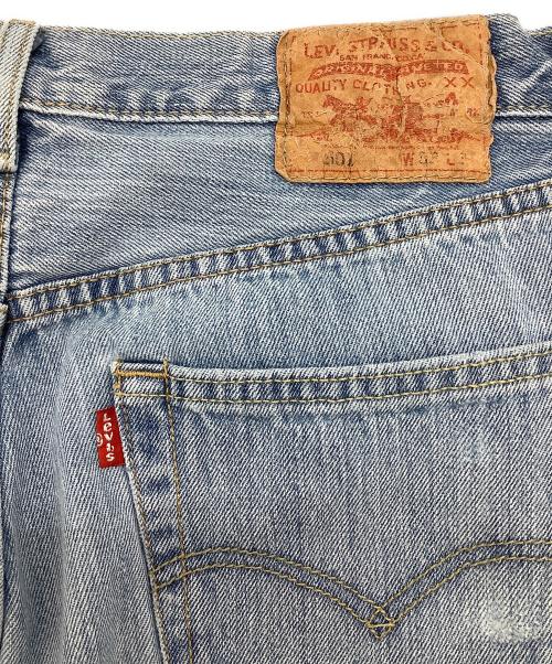 LEVI'S 501（リーバイス）LEVI'S 501 (リーバイス) レギュラーストレートジーンズ ライトブルー サイズ:SIZE 83.5cm (W33)の古着・服飾アイテム
