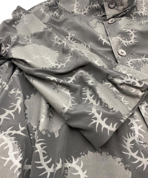 Y's（ワイズ）Y's (ワイズ) SPIKES／DOTS PRINT MANDARIN COLLAR COAT ブラック サイズ:SIZE 2の古着・服飾アイテム