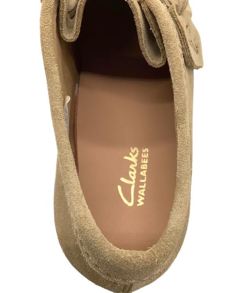 CLARKS（クラークス）CLARKS (クラークス) WallabeeEVO ダークサンドスエード サイズ:SIZE UK9 未使用品の古着・服飾アイテム