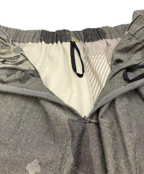 慈雨（ジウ）慈雨 (ジウ) 花刺繍ギャザースカート グレー サイズ:SIZE 40の古着・服飾アイテム