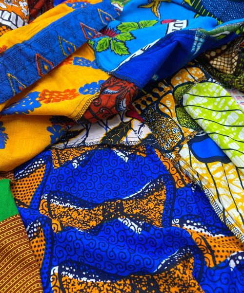 freada（フリーダ）freada (フリーダ) アフリカンバティックスカート レッド×ブルー系マルチカラー サイズ:SIZE Freeの古着・服飾アイテム