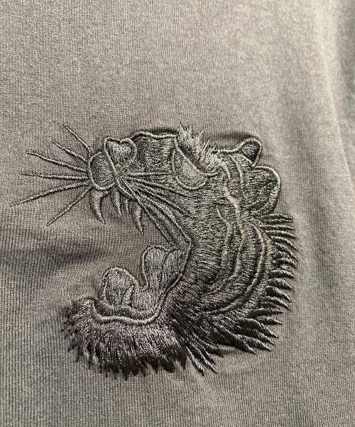 東洋エンタープライズ（トウヨウエンタープライズ）東洋エンタープライズ (トウヨウエンタープライズ) SUKA T-SHIRT EMBROIDERED “TIGER” ブラック サイズ:SIZE Mの古着・服飾アイテム