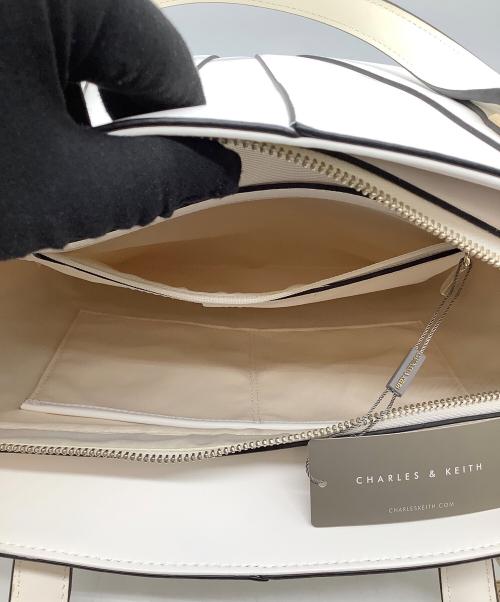 CHARLES & KEITH（チャールズアンドキース）CHARLES & KEITH (チャールズ＆キース) トートバッグ ホワイト 未使用品の古着・服飾アイテム