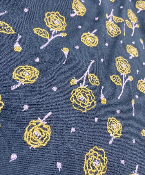 TSUHARU by samansa Mos2（ツハル バイ サマンサモスモス）TSUHARU by samansa Mos2 (ツハル バイ サマンサモスモス) 24AW ローズ柄総刺繍コート ブラック サイズ:SIZE Freeの古着・服飾アイテム