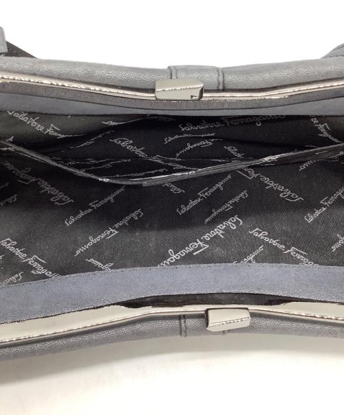Salvatore Ferragamo（サルヴァトーレ フェラガモ）Salvatore Ferragamo (サルヴァトーレ フェラガモ) ショルダーポーチ グレーの古着・服飾アイテム