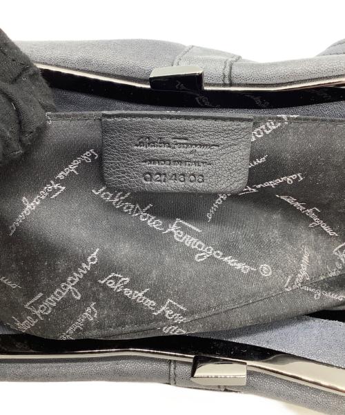 Salvatore Ferragamo（サルヴァトーレ フェラガモ）Salvatore Ferragamo (サルヴァトーレ フェラガモ) ショルダーポーチ グレーの古着・服飾アイテム