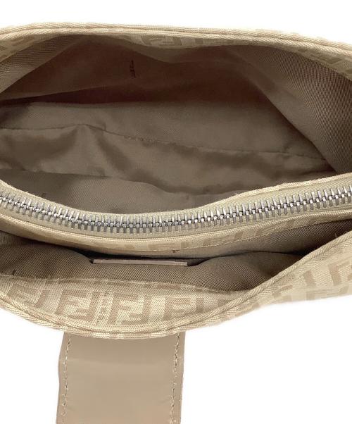 FENDI（フェンディ）FENDI (フェンディ) ショルダーバッグ ベージュの古着・服飾アイテム