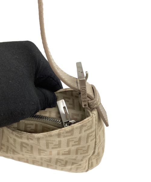 FENDI（フェンディ）FENDI (フェンディ) ショルダーバッグ ベージュの古着・服飾アイテム