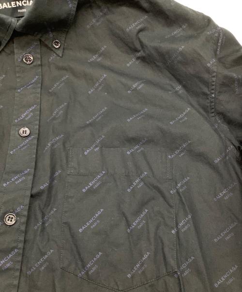 BALENCIAGA（バレンシアガ）BALENCIAGA (バレンシアガ) ロゴ総柄オーバーサイズボタンダウン ブラック サイズ:SIZE 38の古着・服飾アイテム
