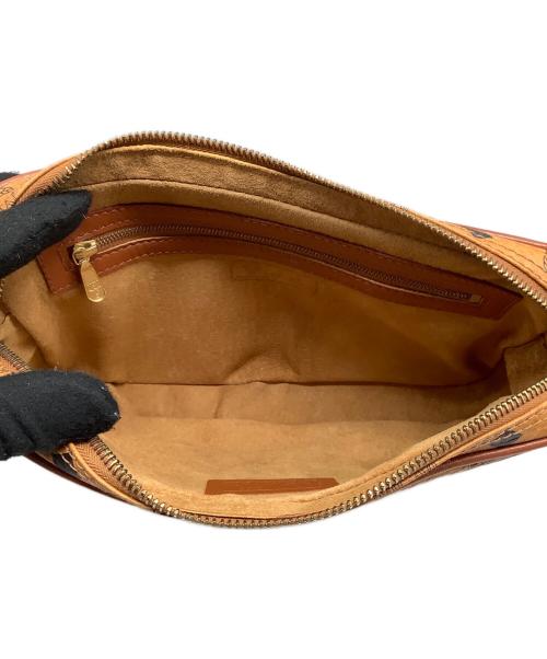 MCM（エムシーエム）MCM (エムシーエム) クラッチバッグ キャメルの古着・服飾アイテム